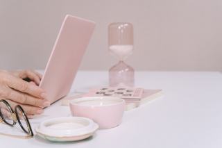 Minuterie posee sur une table, pour rythmer une seance courte